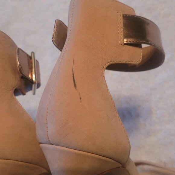Beige/Gold Calvin Klein 4 inch heels, Size 9 - Picture 12 of 14